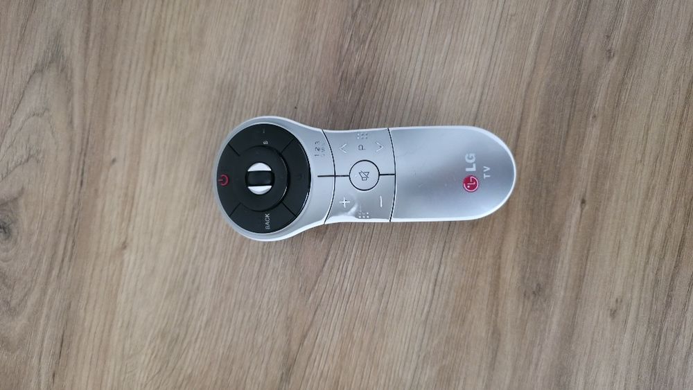 Телевізор LG 42LA660S