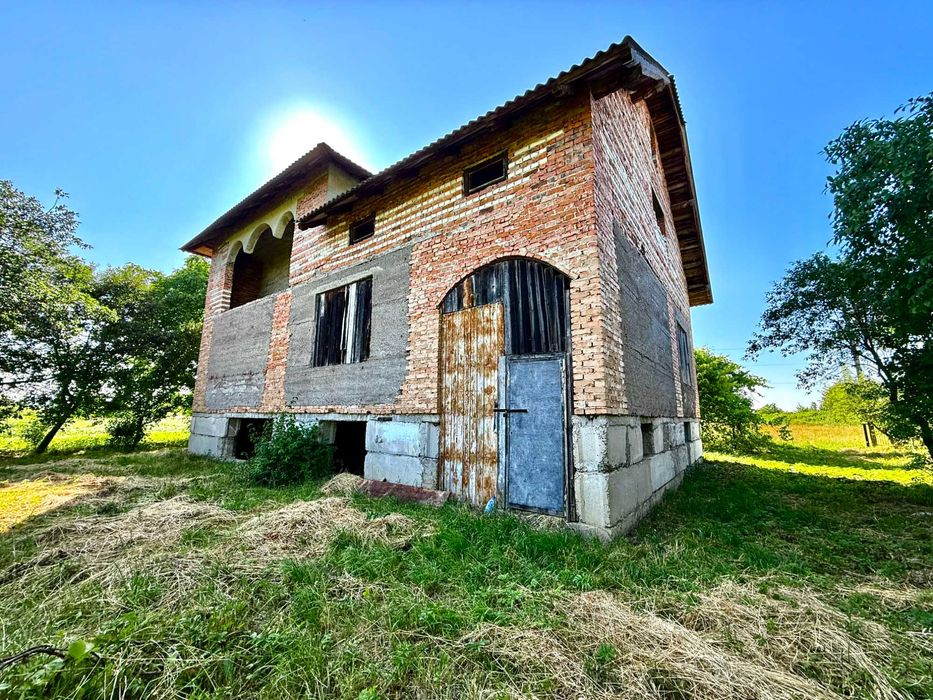 Продається просторий будинок біля м. Стрий!