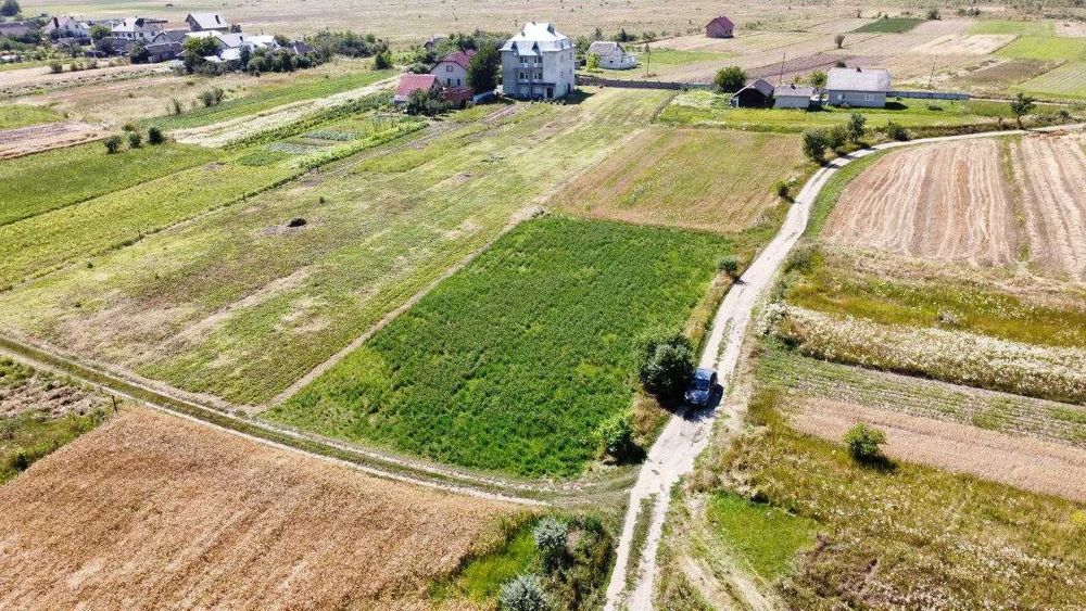 Продаж земельної ділянки 21 сотка Братківці під будівництво, світло, асфальт, будинки