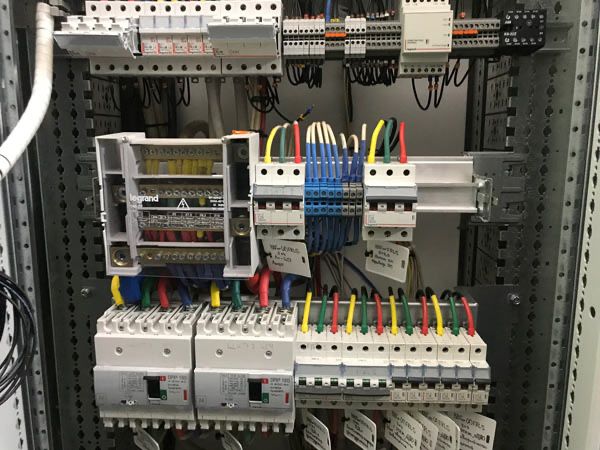 Elektryk Poznań – Usługi Elektryczne, Awarie, Instalacje, rozdzielnie