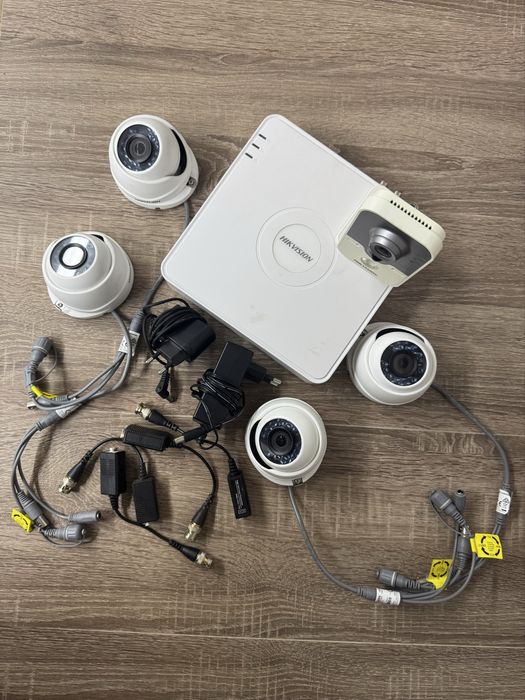 Комплект відеоспостереження Hikvision Реєстратор + HDD 1TB + IP камера + 4HD камери