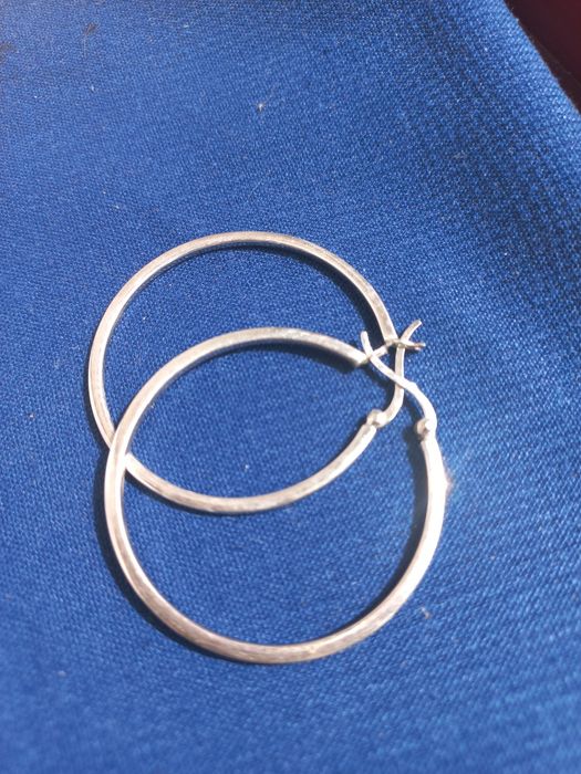 Brincos / argolas em prata 925 Novas. Com contraste.