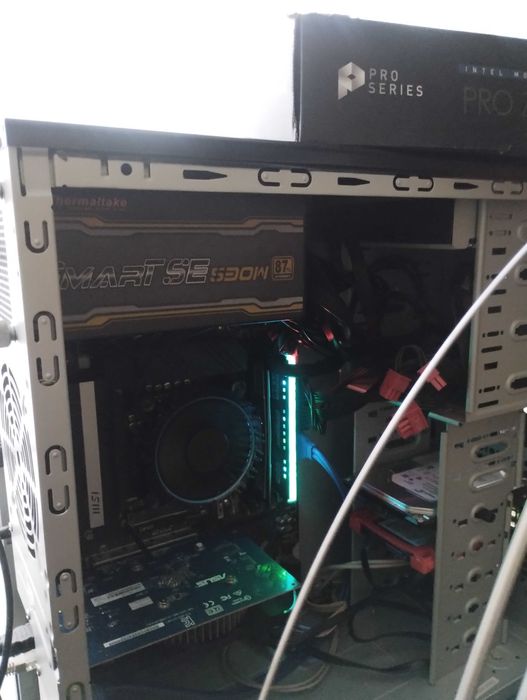 Komputer z procesorem Intel i5-12400f