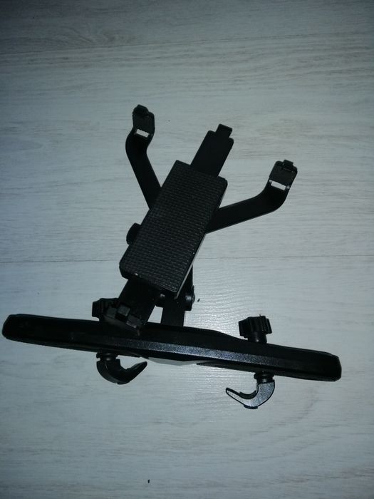 Крепления для  планшета в машину