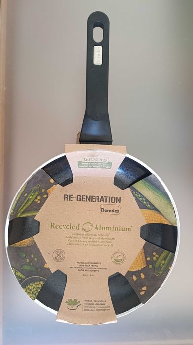 Frigideira antiaderente 24cm Nova