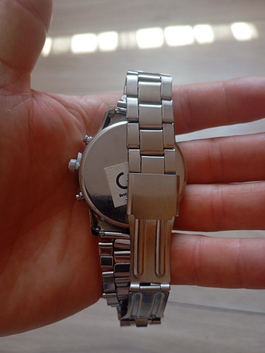Продам стильний годинник