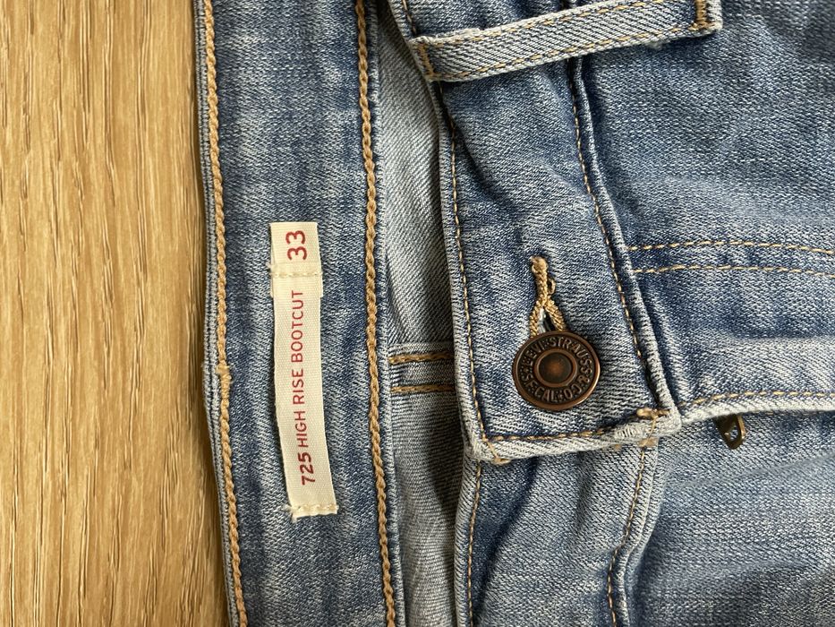 Джинси Levi's  725 High Rise Bootcut