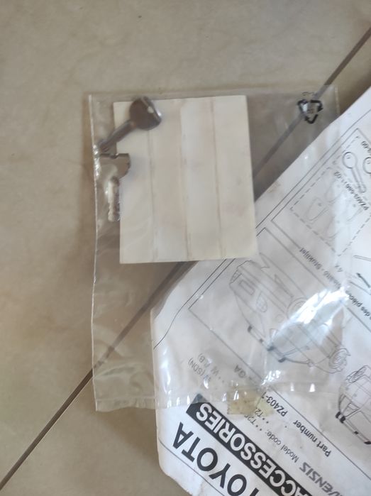 Oryginalne belki relingi do toyoty Avensis t25