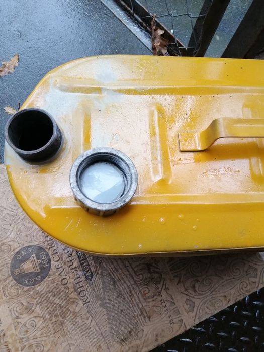 Продам каністру 20л