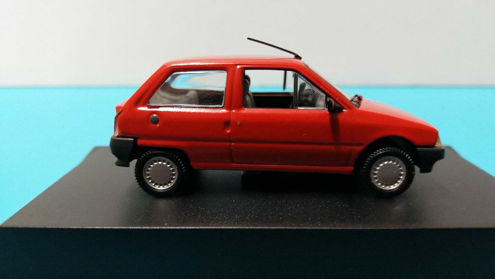 Citroen AX 1.0 E (1987) - Miniatura escala 1/43 da Universal Hobbies