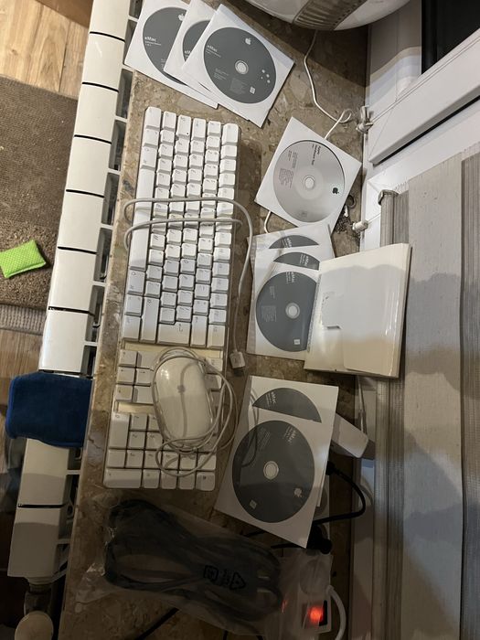 Komputer apple eMac 1,42 powerPC 1gb ATI 80gb HDD duży zestaw