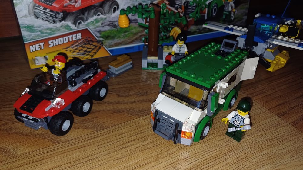 конструктор Lego  Пограбування біля гірської річки 409 деталей (10864)