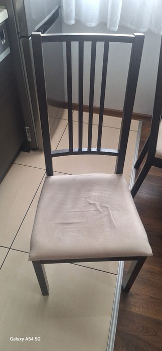 Stół rozkładany plus 6 krzeseł