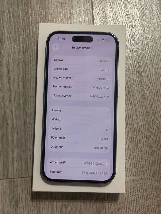 iPhone 16 turkusowy