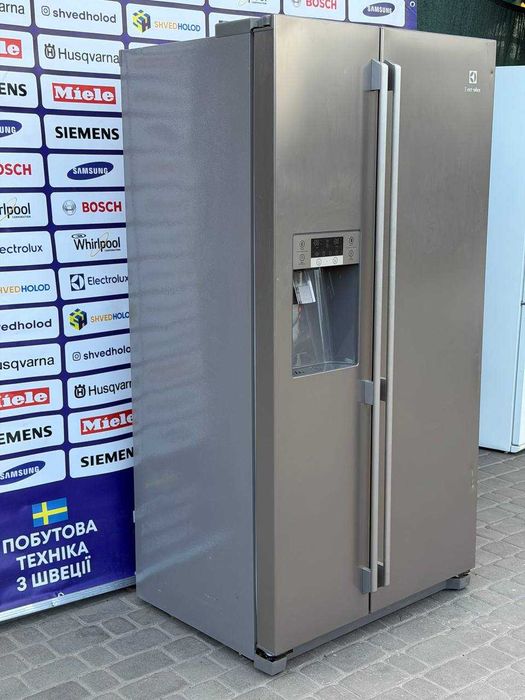 холодильник б/в Side by Side на двоє дверей Electrolux 180/90/70 Металік No Frost #06804