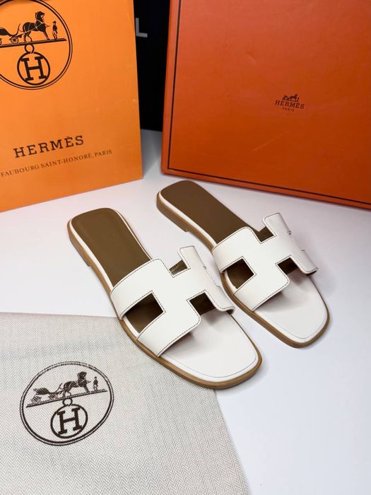 Шльопанці Hermes Oran