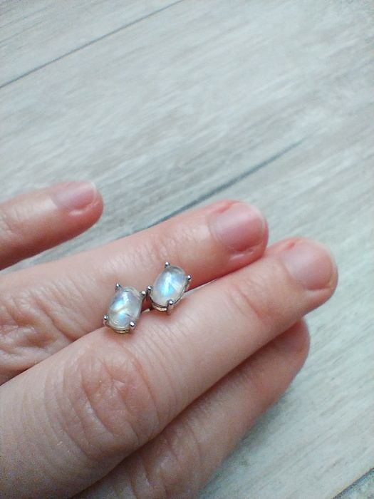 Сережки з натуральним місячним каменем