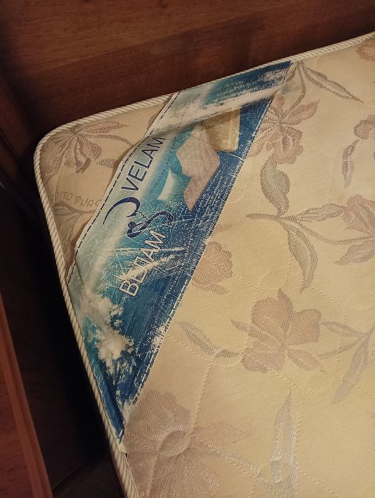 Ліжко двоспальне з матрацем
