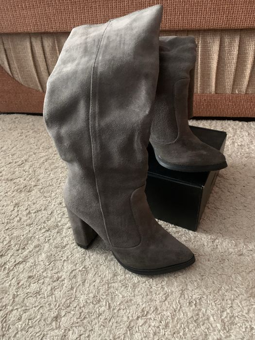 Чоботи високі  36 рр