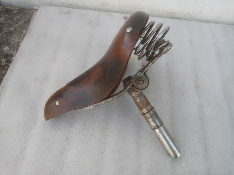 Stare zabytkowe siedzenie rowerowe