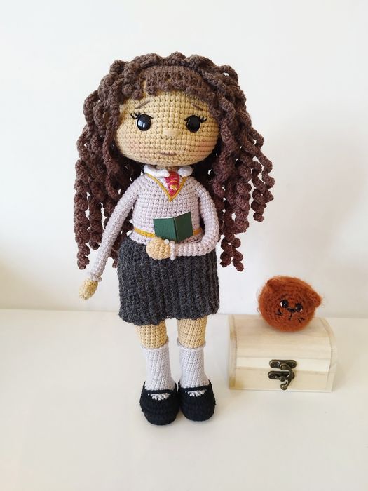 Lalka Hermiona Granger na szydełku