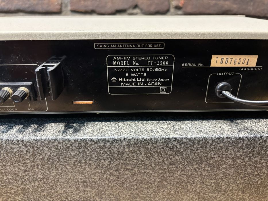 Tuner Hitachi FT 2500
