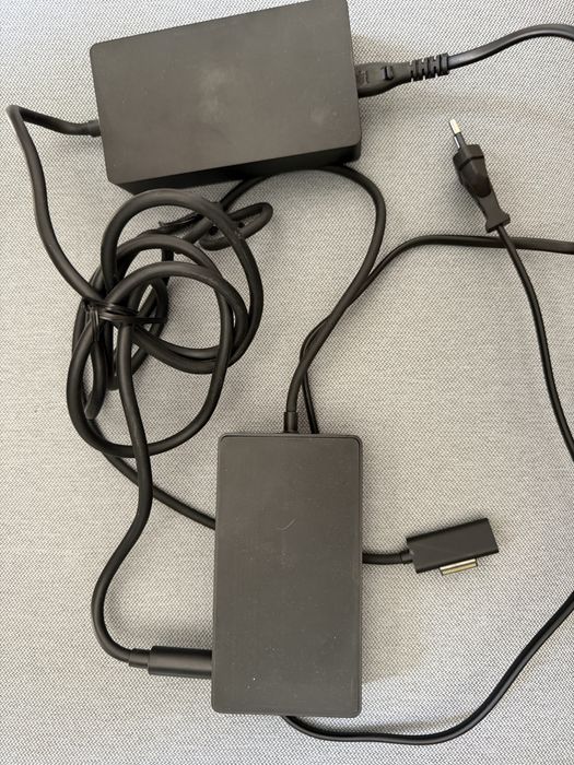 Microsoft Surface dock 2