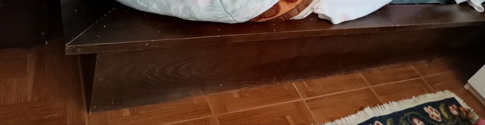 Vende se cama e mesas de cabeceira