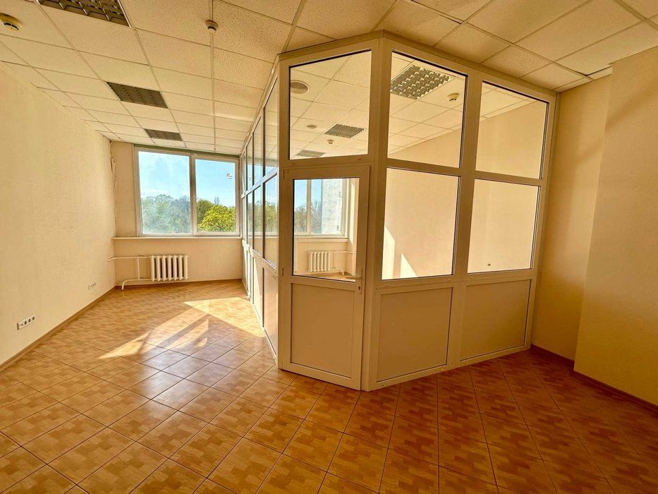 Офіс в БЦ, 2 кабінети, площа 54 м.кв., метро Дорогожичі, власник