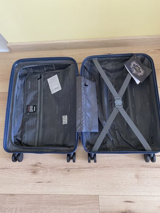 Валіза нова WITCHEN