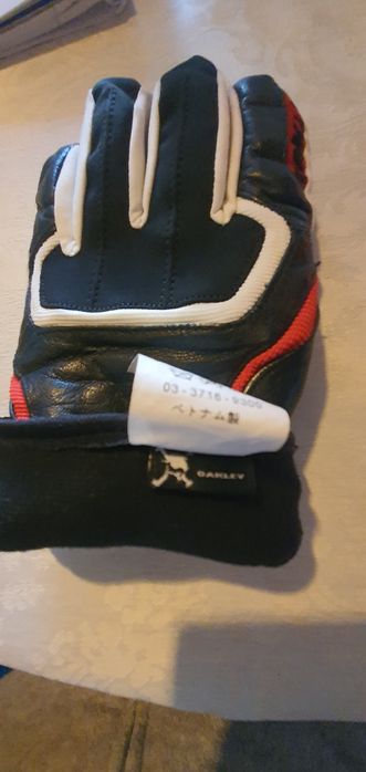 Luvas OAKLEY em pele e meia