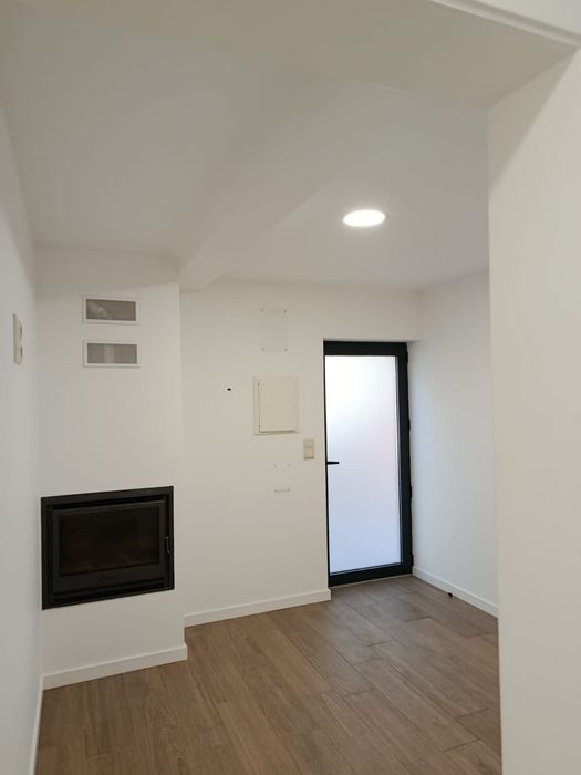 Alugo casa T2 com garagem