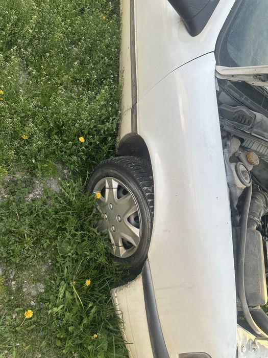 Продам свій автомобіль стоїть без діла