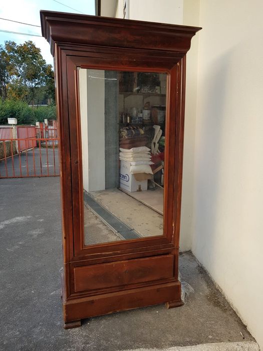 Armário com espelho de Madeira