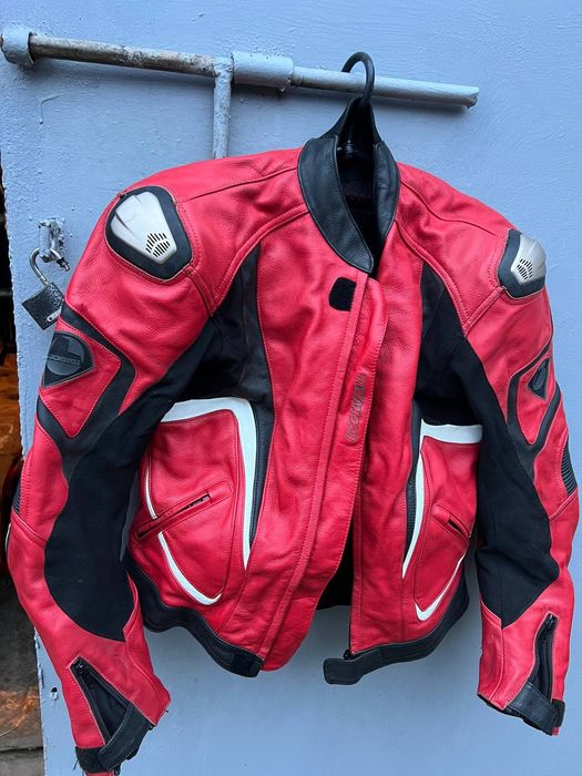 Продам шкіряний мотокостюм, в хорошому стані, із захистом