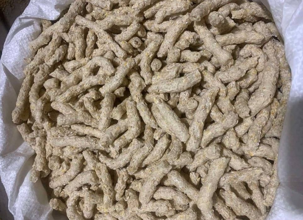 Кукурудзяний екструдований корм для твариш. Кукурудзяний шрот.