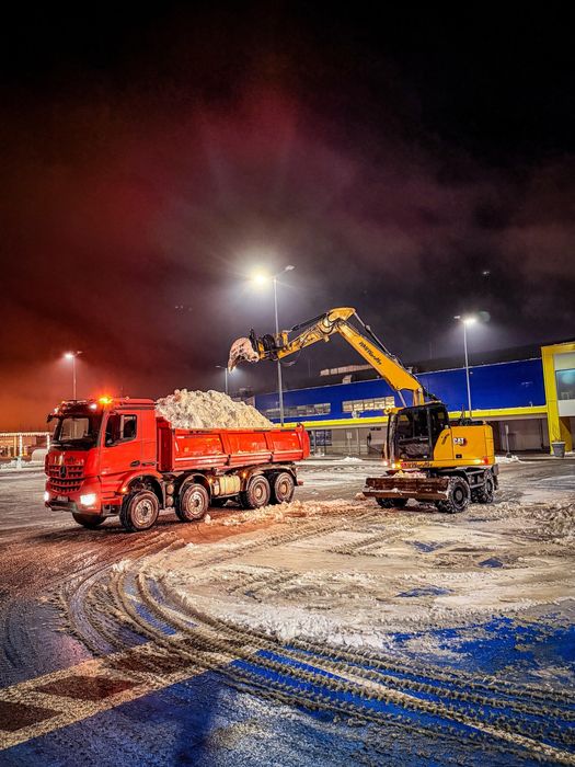 Wywóz sniegu , sprzatanie zimowe koparką obrotową i autem 4osiowym