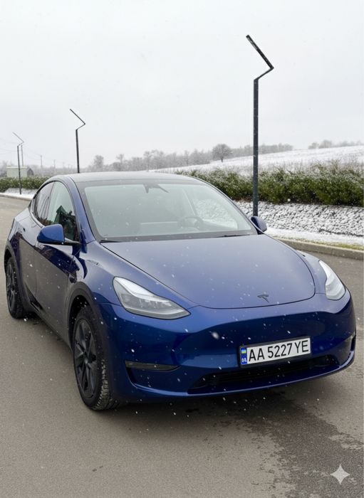 Tesla Y dual motor 2024