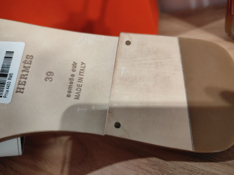 Piękne klapki Hermes 38