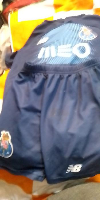camisola + calção de criança até 8 anos ( exemplar unico