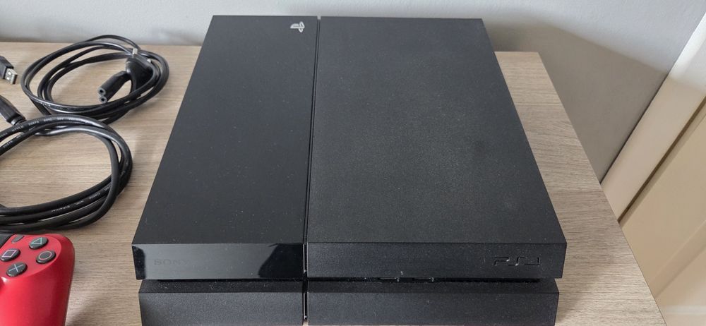 Konsola ps4 + 4 gry