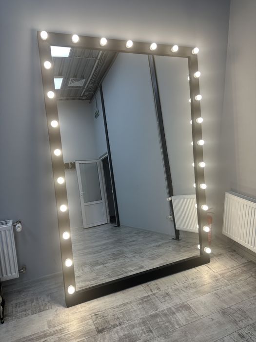 Велике гримерне дзеркало 220×150 см з лампами