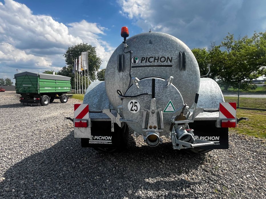 Wóz asenizacyjny PICHON TCI 11350 R  11.800 litrów