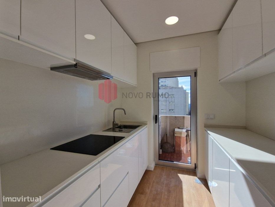 Apartamento T4 para arrendar.