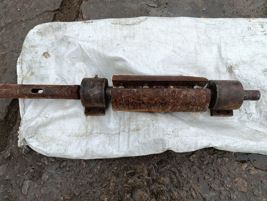 Вал циркулярки на три ножі