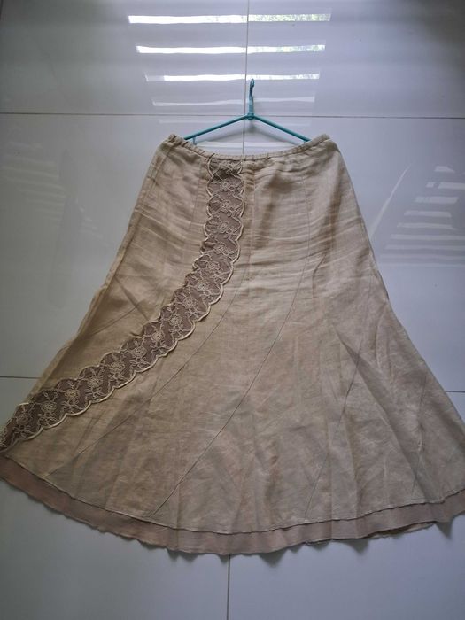 Lniana, dłuższa spódnica z haftem, r. M/L.