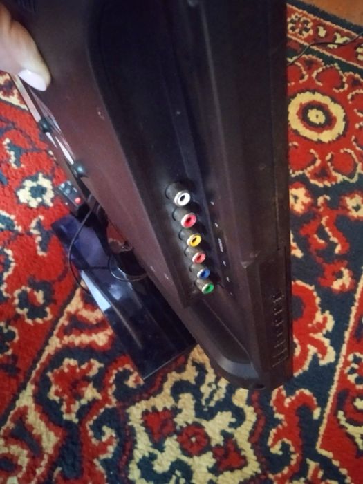 Телевізор не працюючий та дівіді