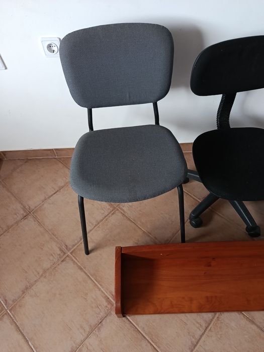 Cadeiras mesa prateleira e baú valor unitário