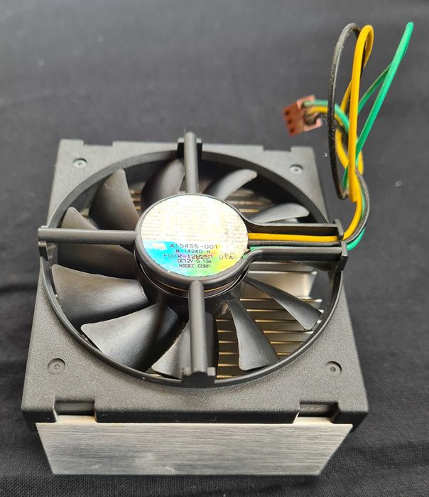 SL5MQ Intel Celeron Processor with Heat Sink, 900 MHz64741307874433123