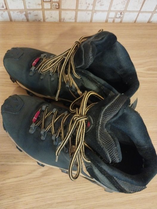 Кроссовки кожаные